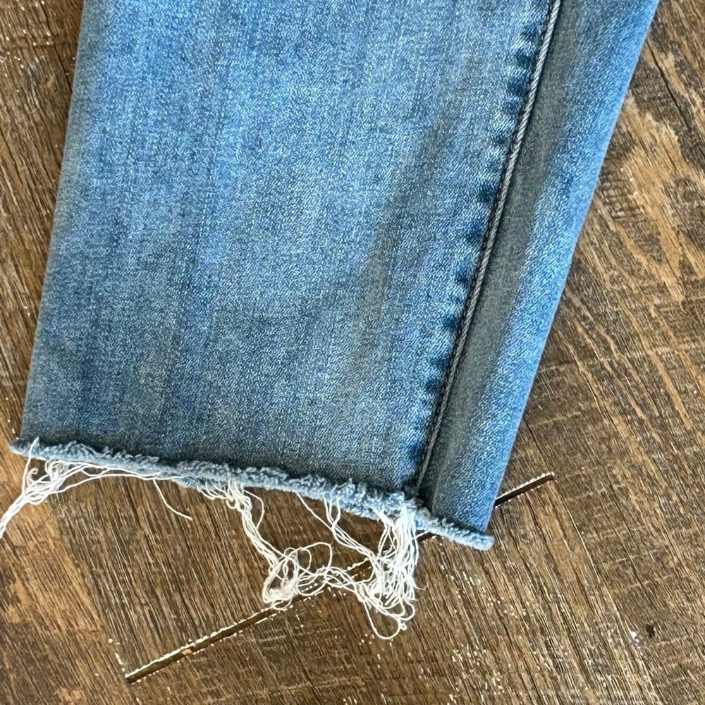 Chicos Light Wash Pull On Denim Jeggings Frayed Hem Size 2.5R US 14R - Picture 3 of 9